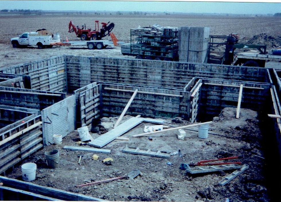 We build all shapes of  concrete walls